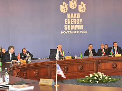 Cumhurbaşkanı Gül Bakü Enerji Zirvesi'nde Konuştu: "Enerjide Karşılıklı Bağımlılık, İş Birliğine Dönüşmeli"